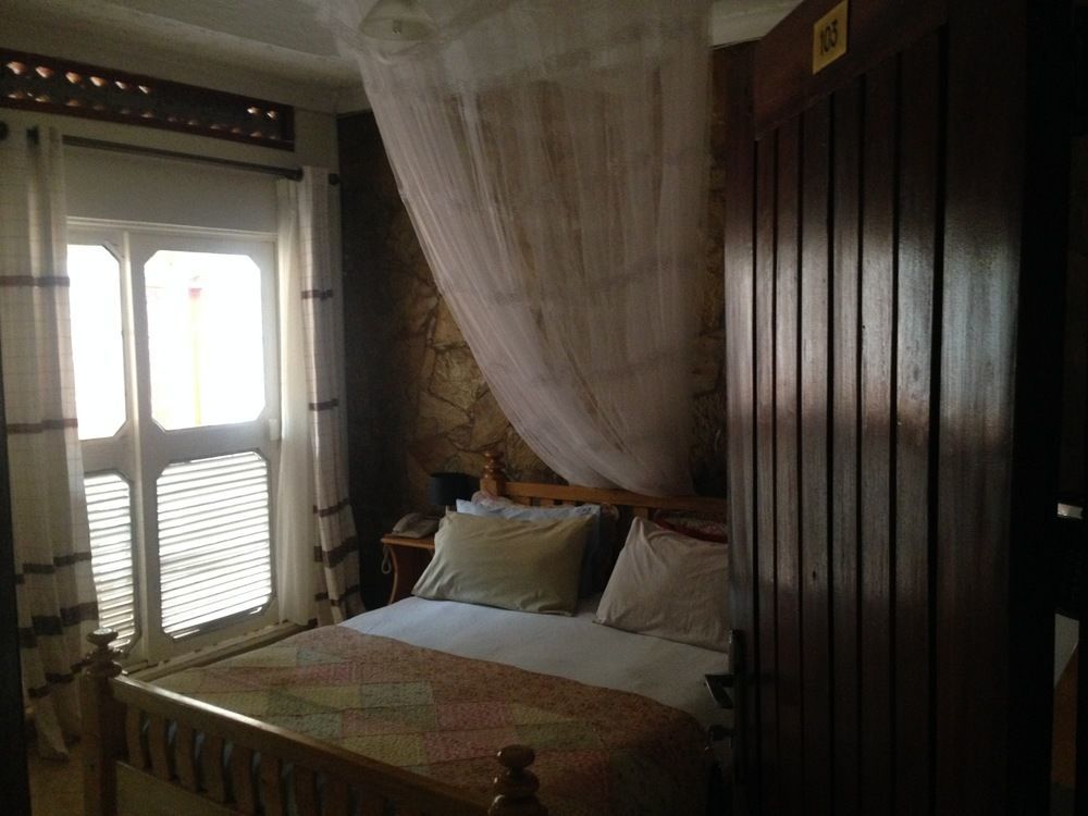 La Feve Beach Bed And Breakfast Hotel Entebbe Eksteriør bilde